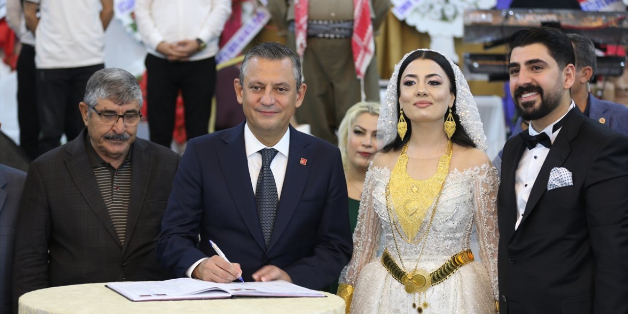 CHP Genel Başkanı Özgür Özel, Mardin'de nikah şahidi oldu