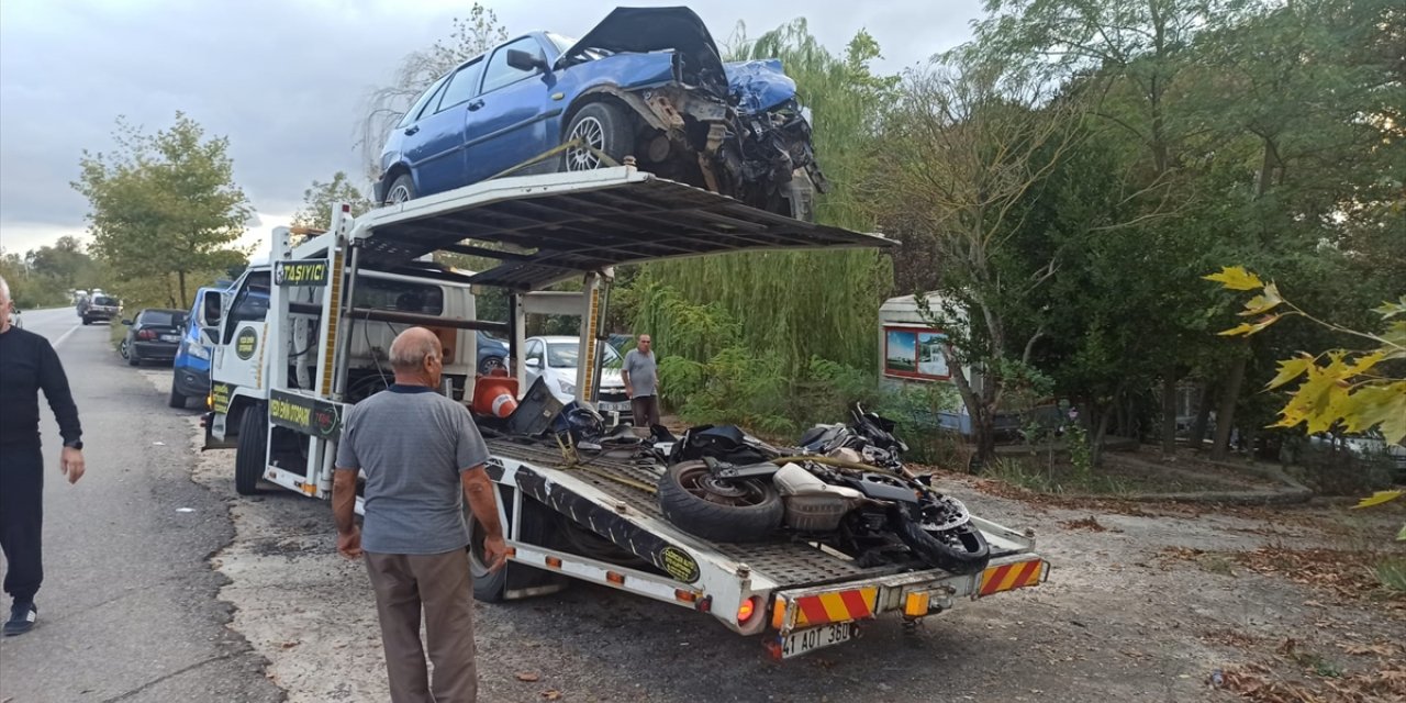 Kocaeli'de otomobille çarpışan motosikletin sürücüsü öldü