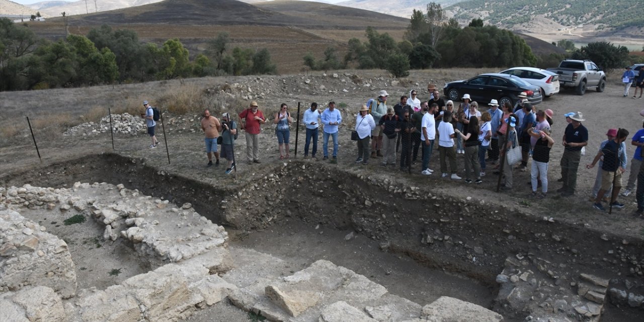 Farklı ülkelerden akademisyenler Satala Antik Kenti kazı alanında incelemede bulundu