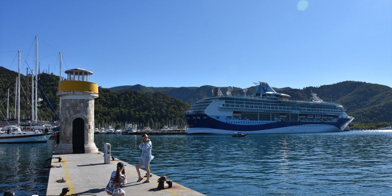 Yolcu gemisi Marella Discovery "ana limanı" Marmaris'e 1801 yolcusuyla geldi