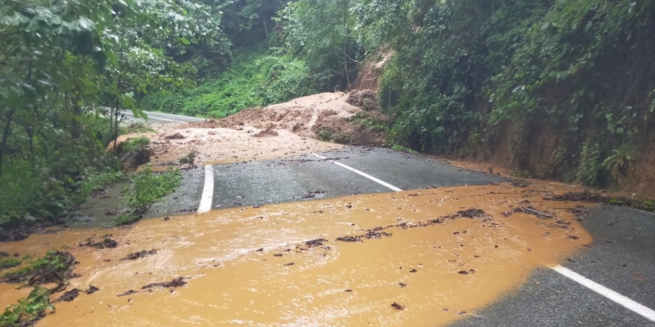 Artvin'de sağanak etkili oluyor