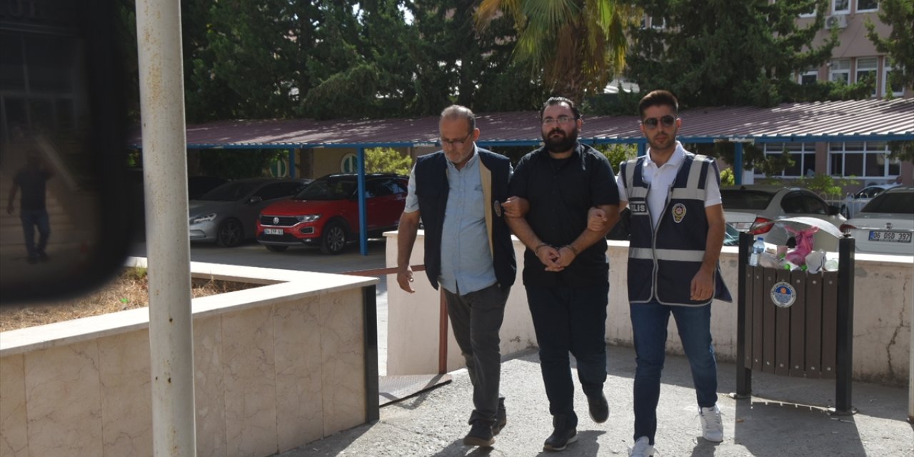 GÜNCELLEME - Mersin'de emekli öğretim görevlisinin ölü bulunmasıyla ilgili oğlu tutuklandı