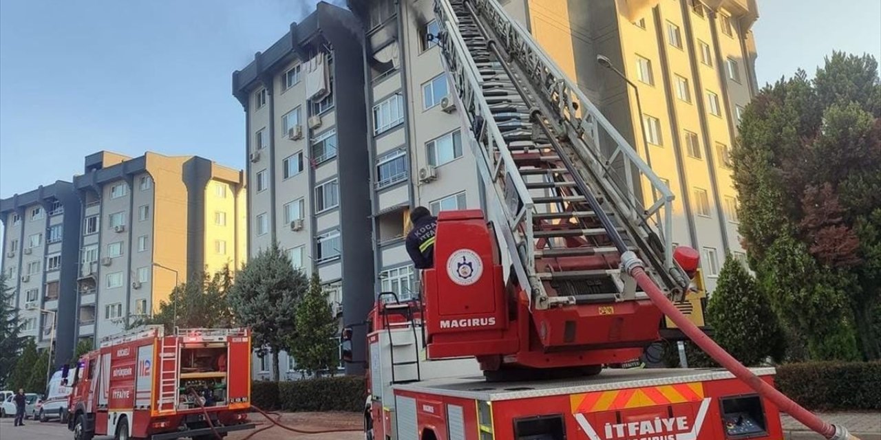 Kocaeli'de apartmanda çıkan yangın söndürüldü