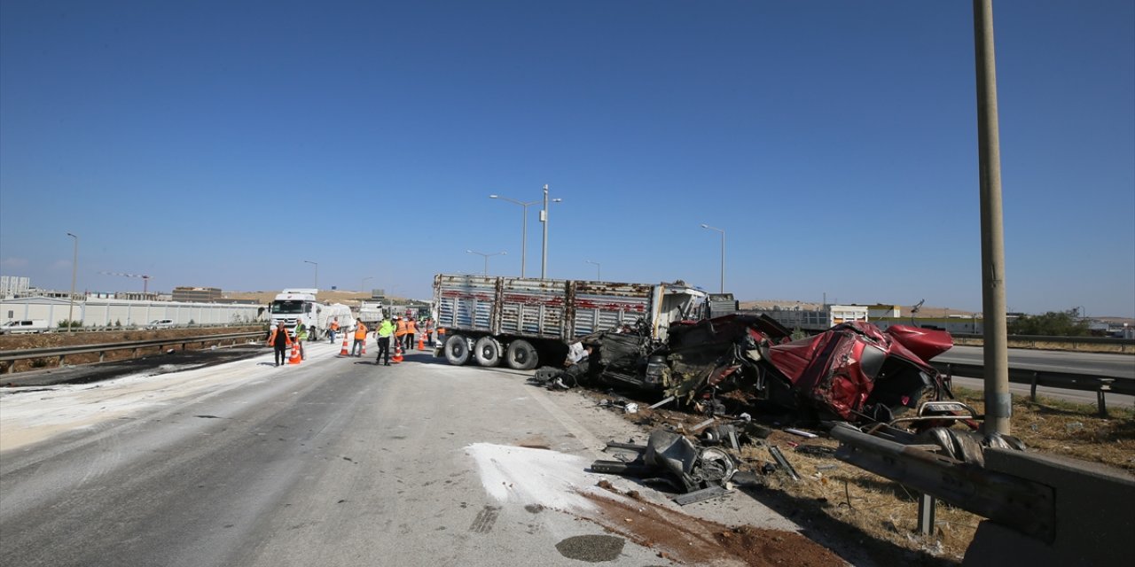 Gaziantep'te iki tırın çarpışması sonucu 1 kişi yaralandı