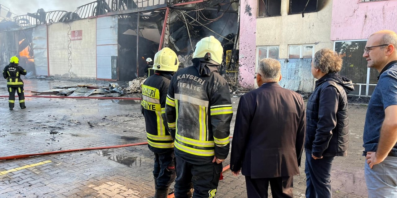 GÜNCELLEME - Kayseri'de keçe fabrikasında yangın çıktı