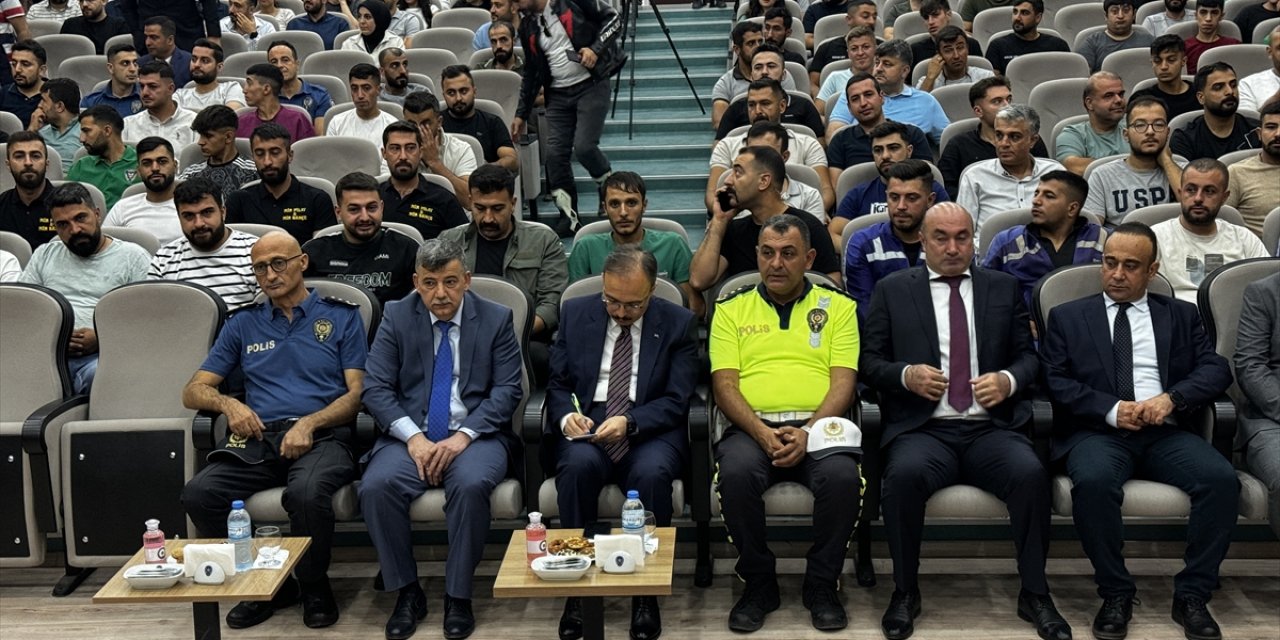 Siirt'te polis ekiplerince motosiklet sürücülerine parkur eğitimi verildi