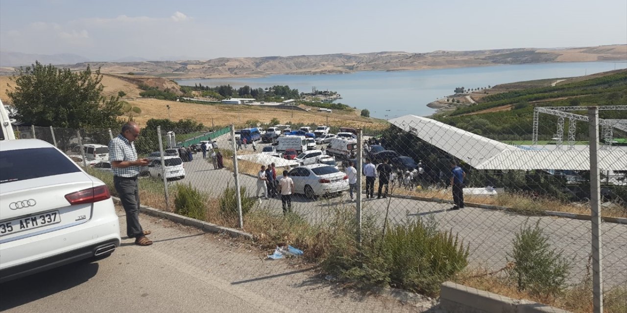 Adıyaman'da şarampole devrilen araçtaki 2 kişi öldü