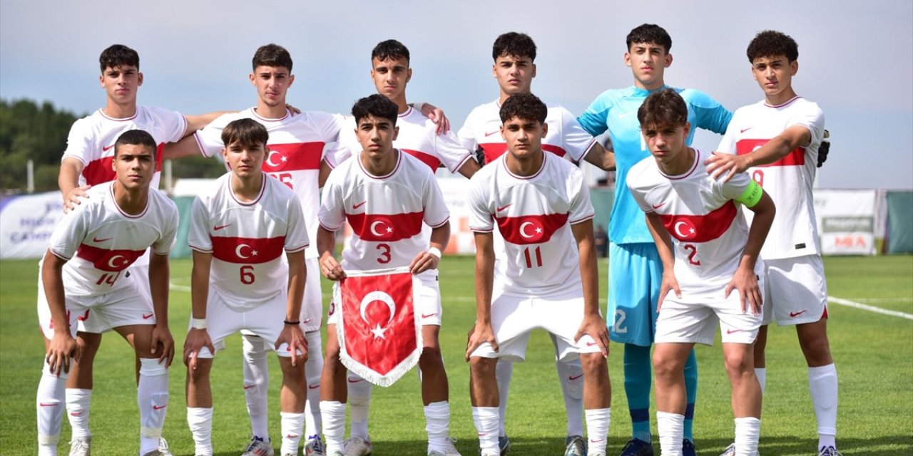 Erciyes Yüksek İrtifa Futbol Turnuvası'nı Türkiye şampiyon tamamladı