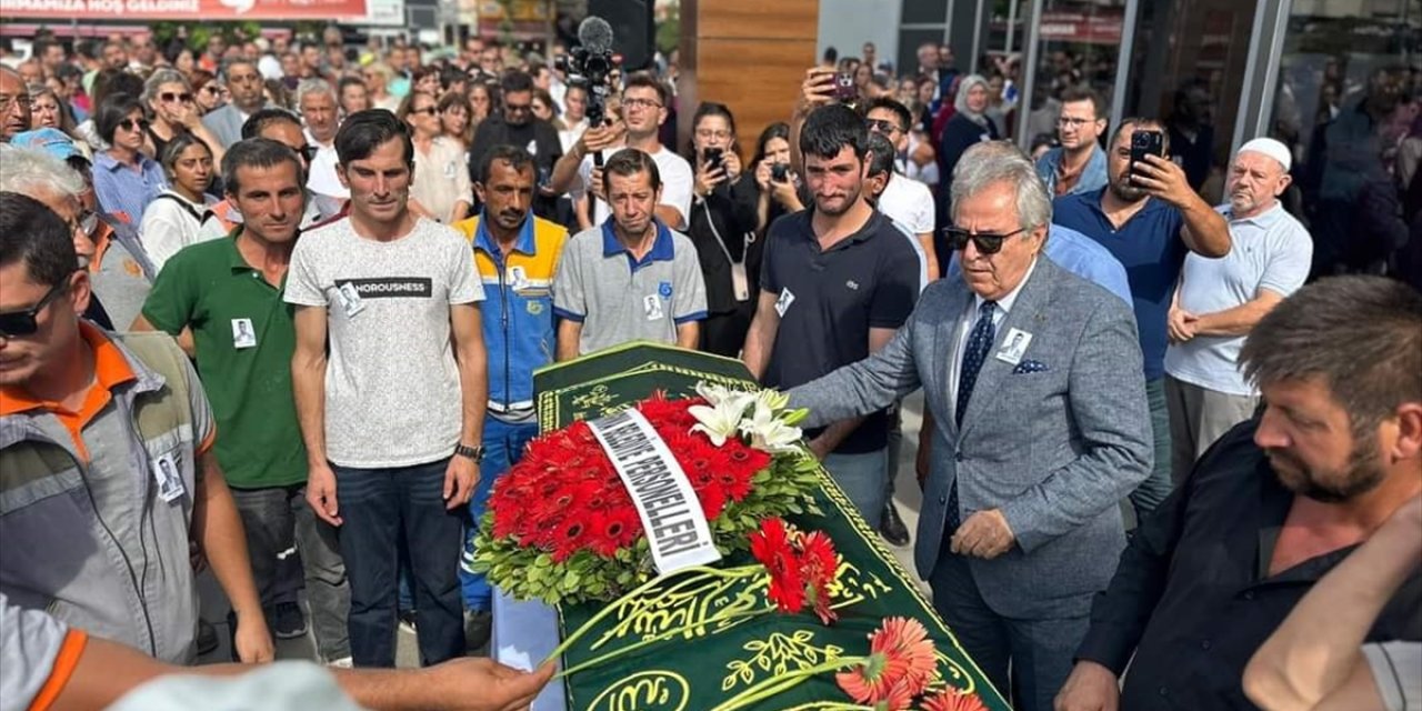 GÜNCELLEME - Balıkesir'de kamyonetin çarptığı belediye işçisi öldü