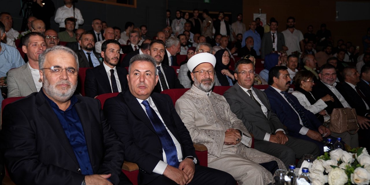 Diyanet İşleri Başkanı Erbaş, İzmir'deki Mevlid-i Nebi Haftası Programı'nda konuştu: