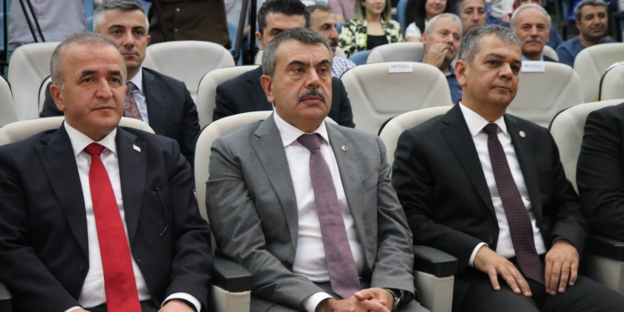 Milli Eğitim Bakanı Tekin, Elazığ'da "Din Eğitimi ve Hizmetleri Çalıştayı"nda konuştu: (1)