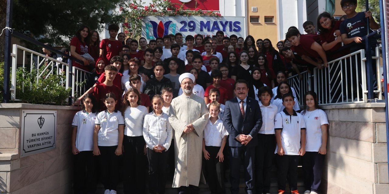 Diyanet İşleri Başkanı Erbaş, İzmir'de 29 Mayıs Okulları Bornova Kampüsü'nü ziyaret etti