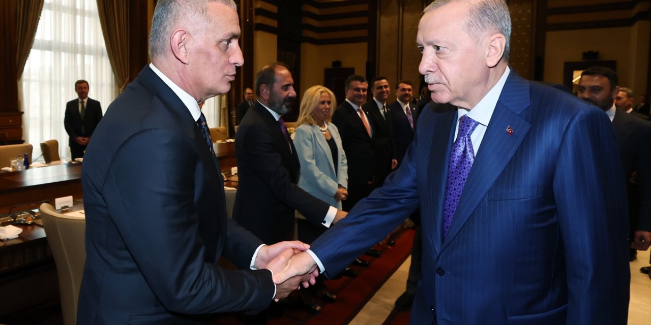 Cumhurbaşkanı Erdoğan, TFF Başkanı Hacıosmanoğlu ve yönetim kurulu üyelerini kabul etti: