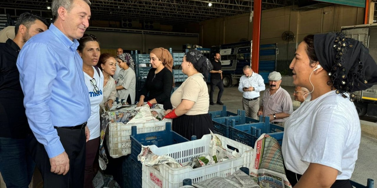 DEM Parti Eş Genel Başkanı Bakırhan, Mersin'de esnaf ve vatandaşlarla buluştu