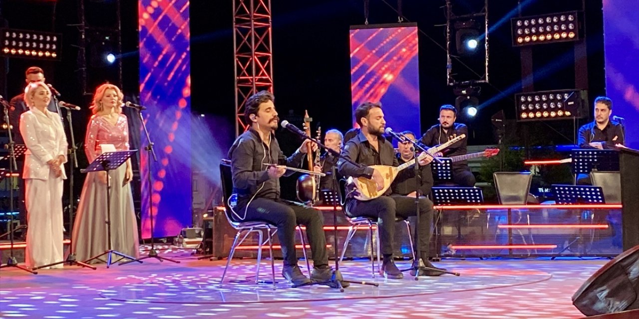 TRT sanatçıları Kırşehir'de konser verdi