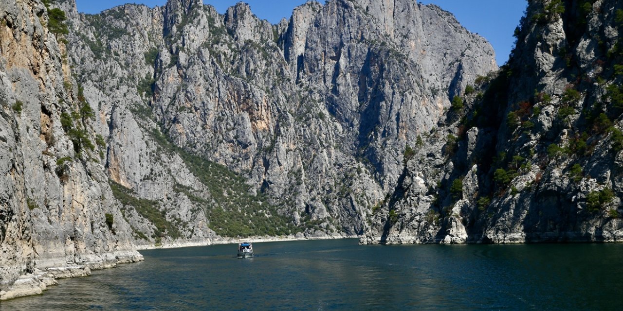 Şahinkaya Kanyonu yaz sezonunda yaklaşık 100 bin ziyaretçi ağırladı