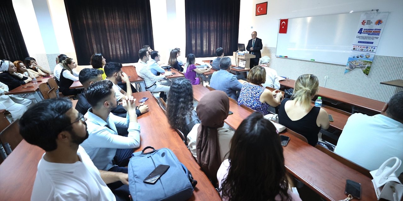 Mersin'de Uluslararası Eğitimde ve Kültürde Akademik Çalışmalar Sempozyumu sürüyor