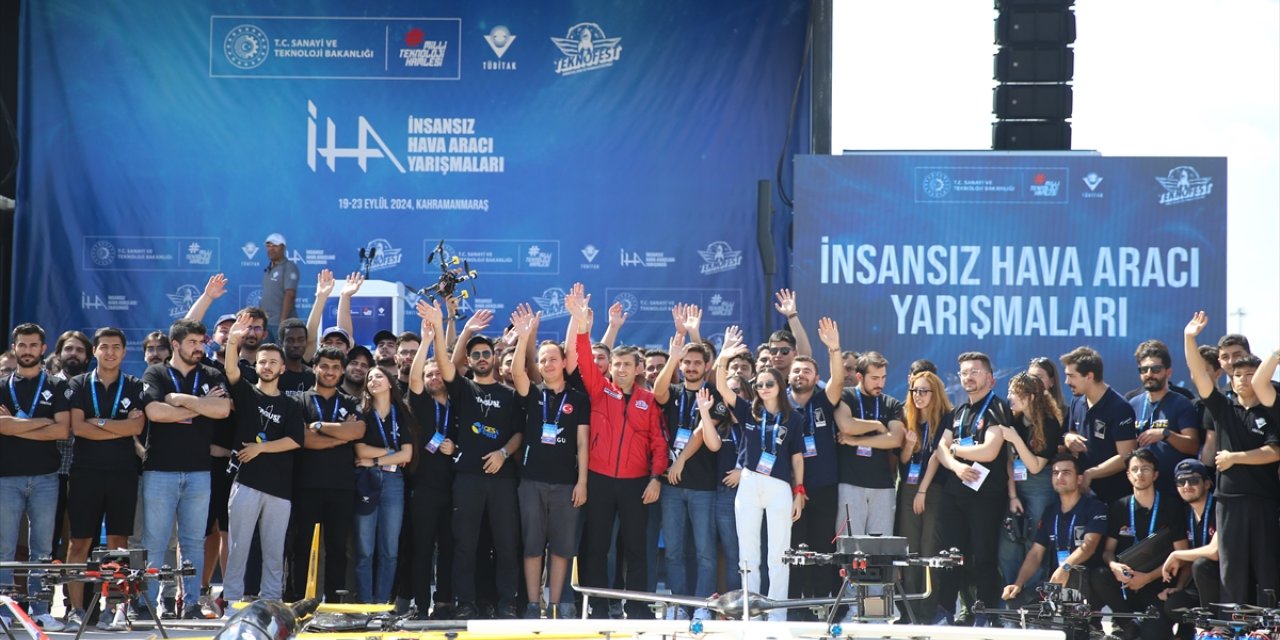 Selçuk Bayraktar, TEKNOFEST 2024 insansız hava aracı yarışlarını izledi: