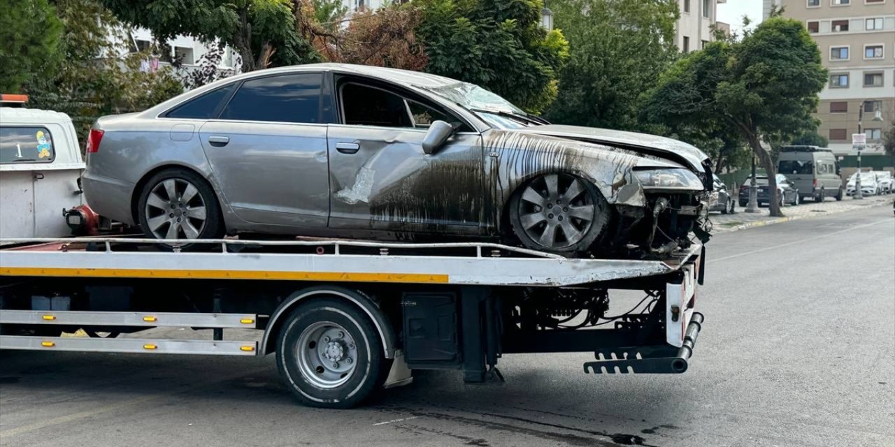 Maltepe'de aydınlatma direğine çarpan otomobilin sürücüsü yaralandı