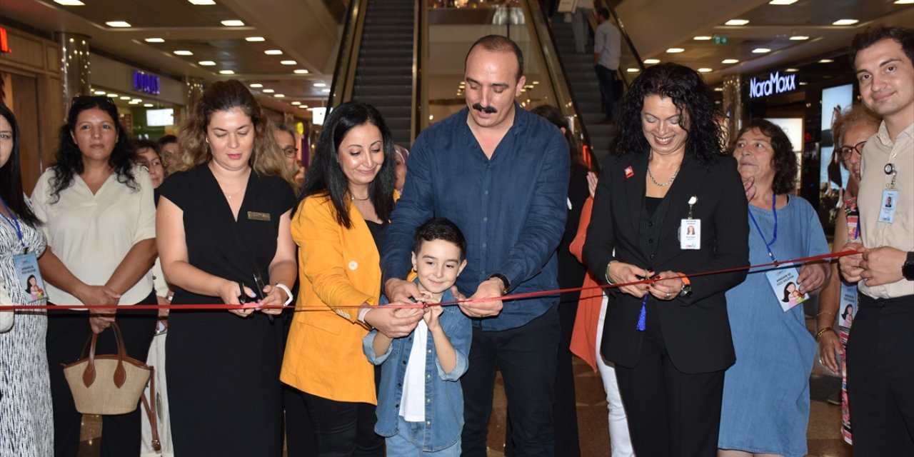 Antalya'da kanser tedavisi gören çocukların annelerinin ve hastaların el emeği ürünleri sergilendi