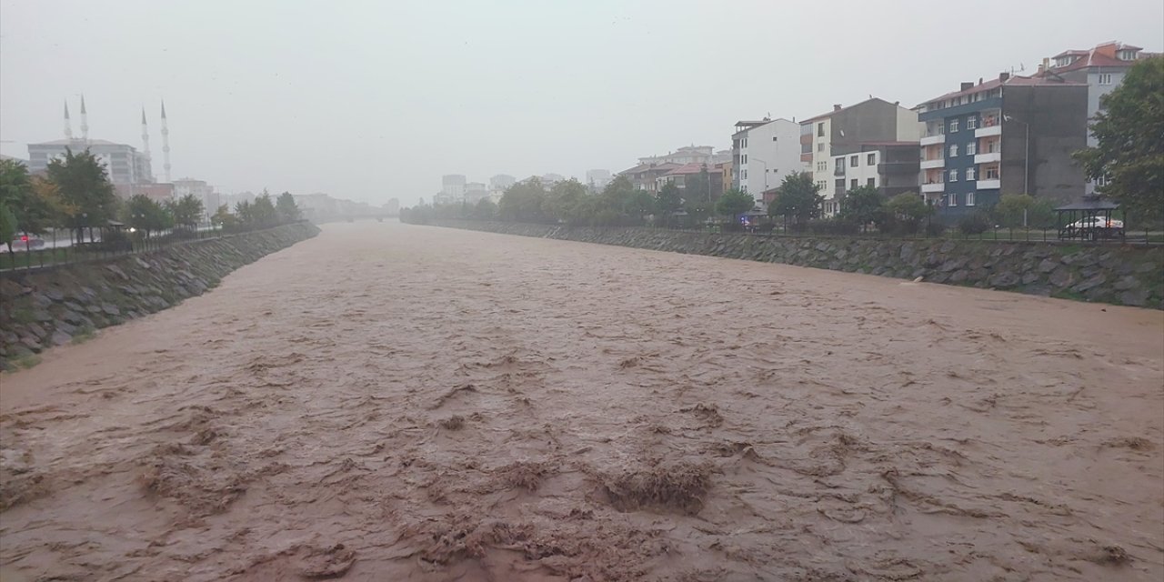 Trabzon'da sağanak etkili oldu