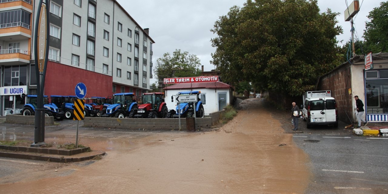 Bitlis'te şiddetli sağanak, sel ve taşkınlara yol açtı