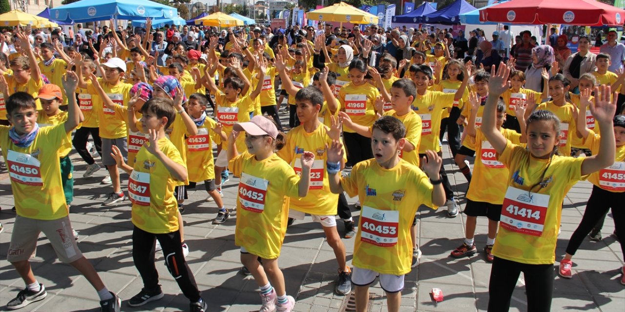 Uluslararası Kayseri Yarı Maratonu öncesi çocuklar yarıştı