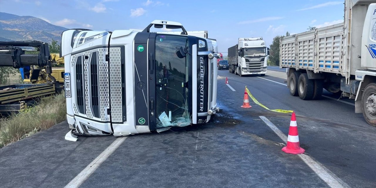 Afyonkarahisar'da devrilen tırdaki sürücü öldü