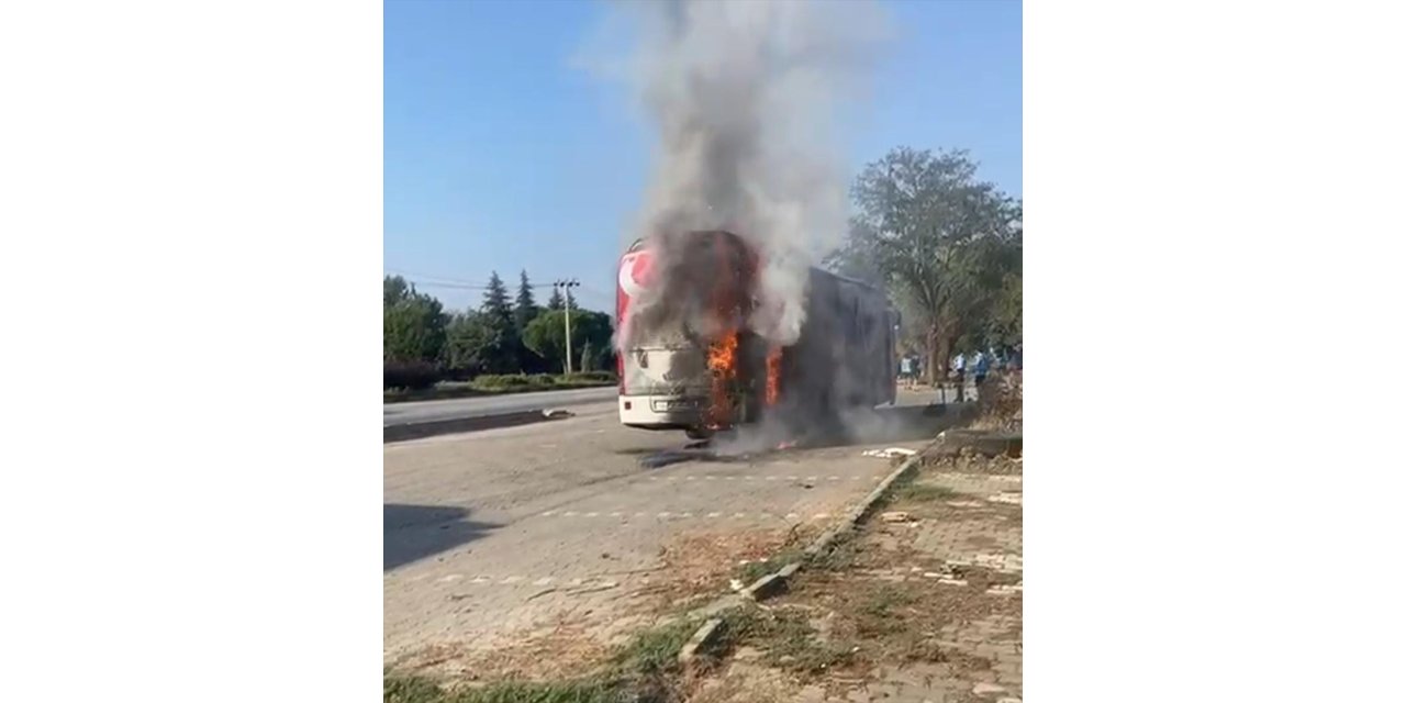 TFF 3. Lig ekibi 23 Elazığ FK'nin takım otobüsü Manisa'da çıkan yangında hasar gördü