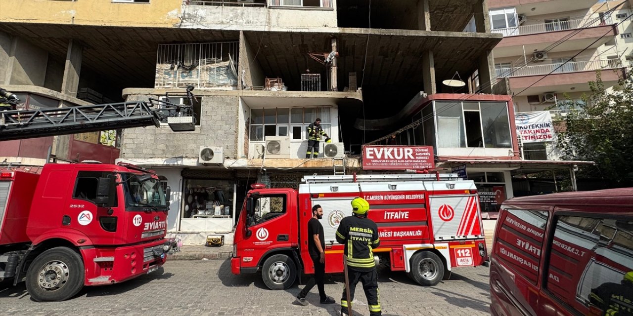 Mersin'de kitapevinin deposunda çıkan yangın söndürüldü