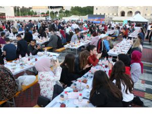 Türkiye'nin Tiran büyükelçiliğinden iftar