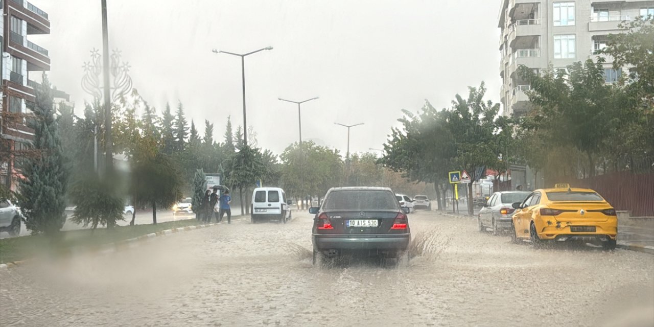 Şanlıurfa'da sağanak etkili oldu