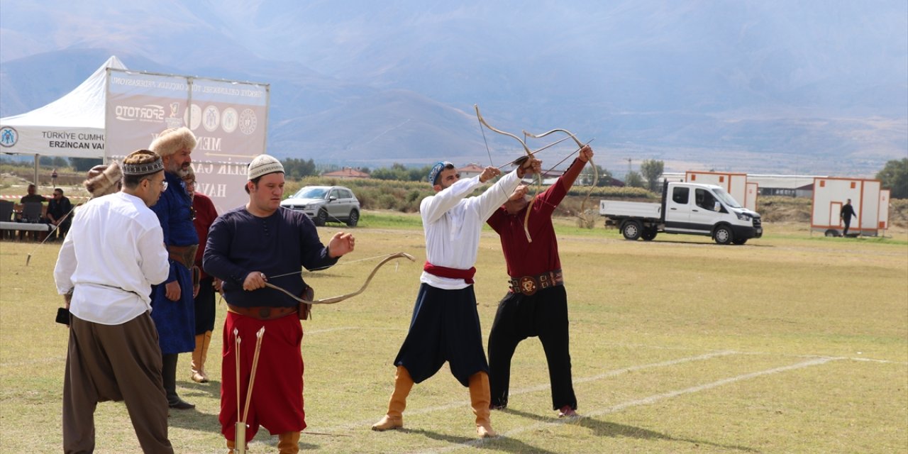 Mengücek Melik Gazi Büyükler Hava Koşusu Türkiye Şampiyonası, Erzincan'da başladı