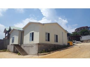 Karmod, Sierra Leone'de hazır konaklama evleri kurdu
