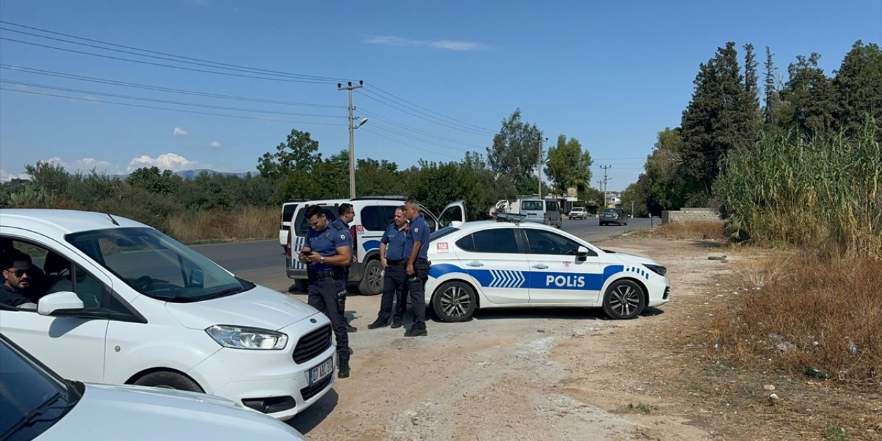 Antalya'da tartıştığı 2 kişiyi silahla yaralayan şüpheli yakalandı