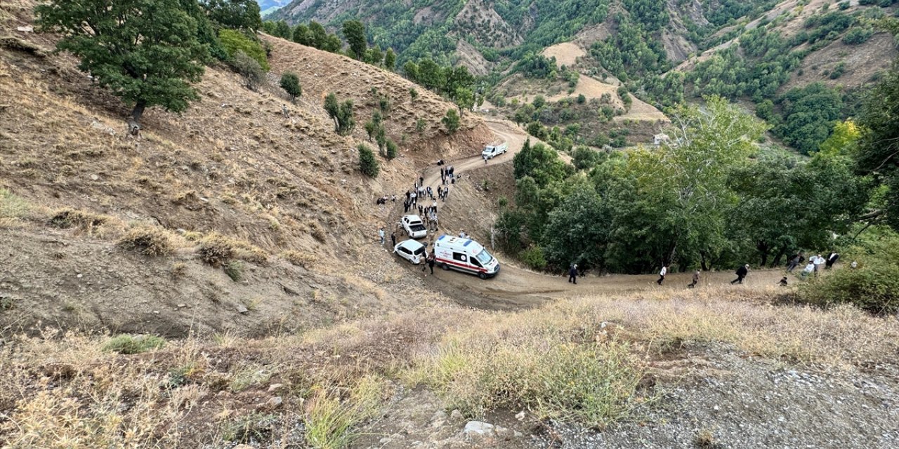 Muş'ta şehit askerin yakınlarının bulunduğu pikap şarampole devrildi: 1 ölü, 5 yaralı