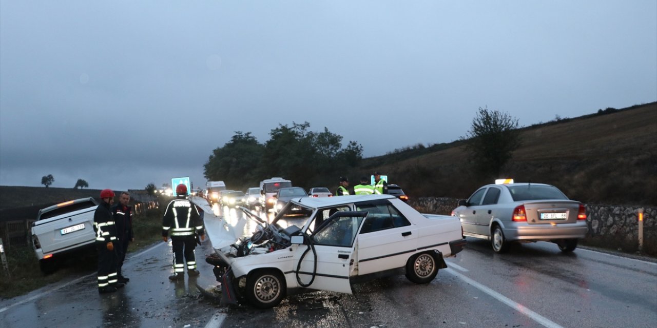 Samsun’da iki araç çarpıştı, 1 kişi öldü 5 kişi yaralandı