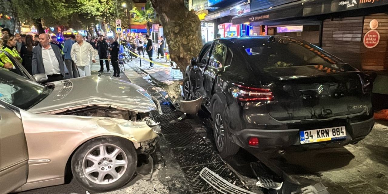 Üsküdar'daki trafik kazasında 4 kişi yaralandı