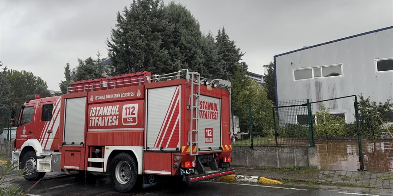 Tuzla'da sanayi sitesinde bir fabrikada çıkan yangın söndürüldü