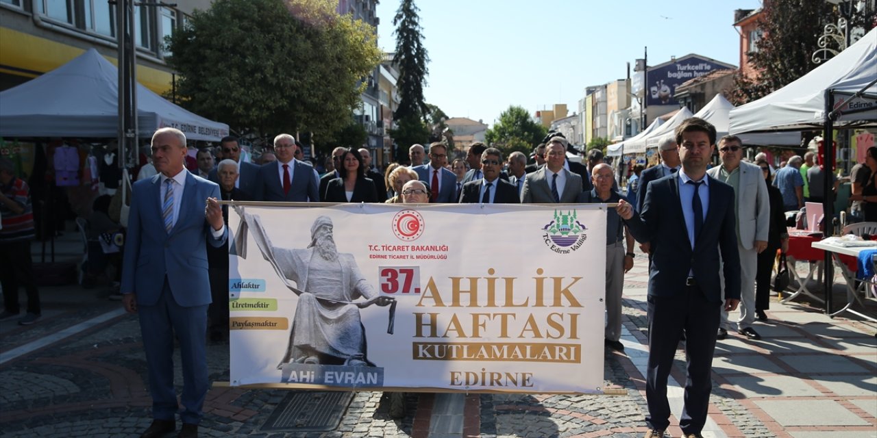 Edirne'nin ilk kadın ahisi Şükran Çetin yarım asırlık meslek yaşamında yüzlerce kuaför yetiştirdi