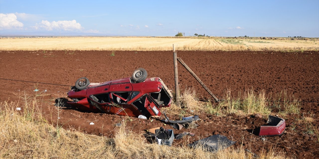 Şanlıurfa'da şarampole devrilen otomobildeki 4 kişi yaralandı