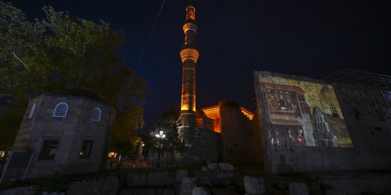 Hollandalı ressama ait Ankara'nın bilinen en eski tablosu projeksiyonla Augustus Tapınağı'na yansıtıldı