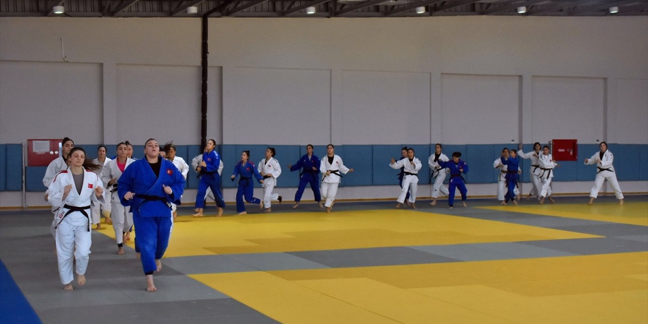 Genç Kadın Judo Milli Takımı, Tacikistan'daki dünya şampiyonasının hazırlıklarını sürdürüyor