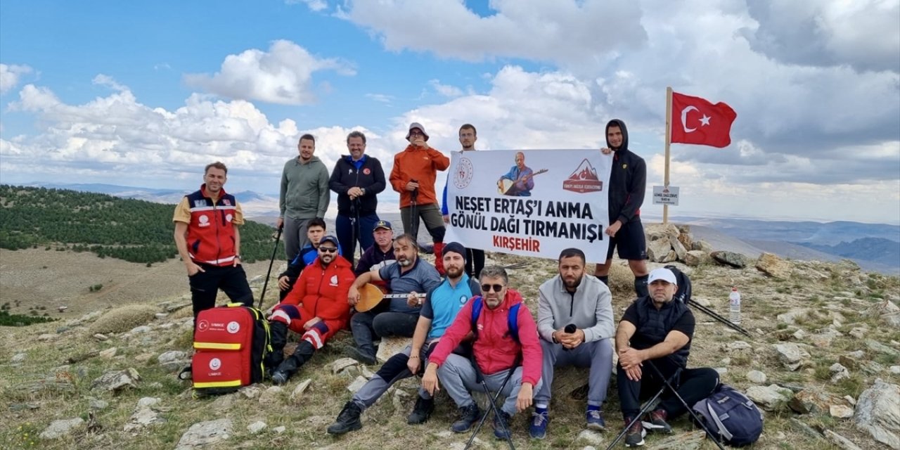 Kırşehirli dağcılar, Neşet Ertaş'ı "Gönül Dağı"nda andı