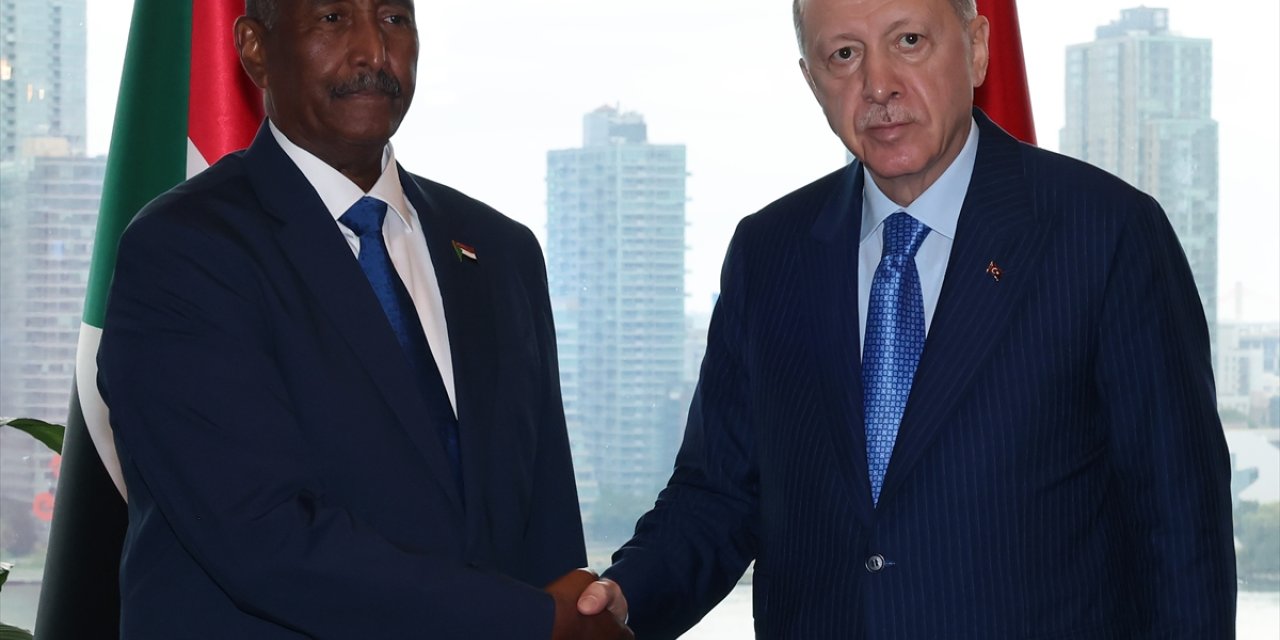 Cumhurbaşkanı Erdoğan, Sudan Egemenlik Konseyi Başkanı el-Burhan'ı kabul etti