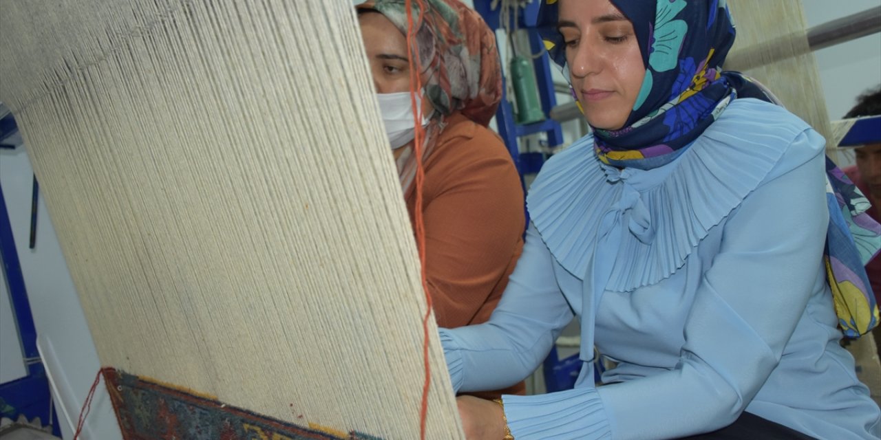 Unutulmaya yüz tutmuş Taşkale halısı için kadınlar yeniden tezgah başında