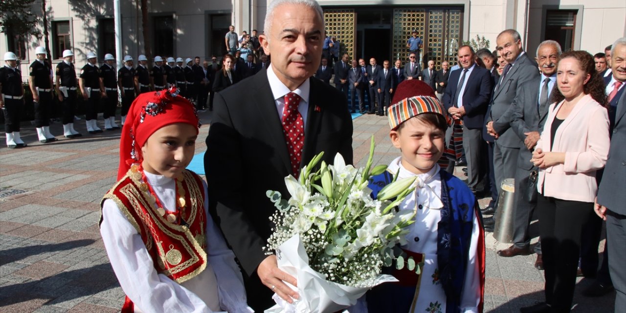 Kırklareli'ne atanan Vali Uğur Turan görevine başladı