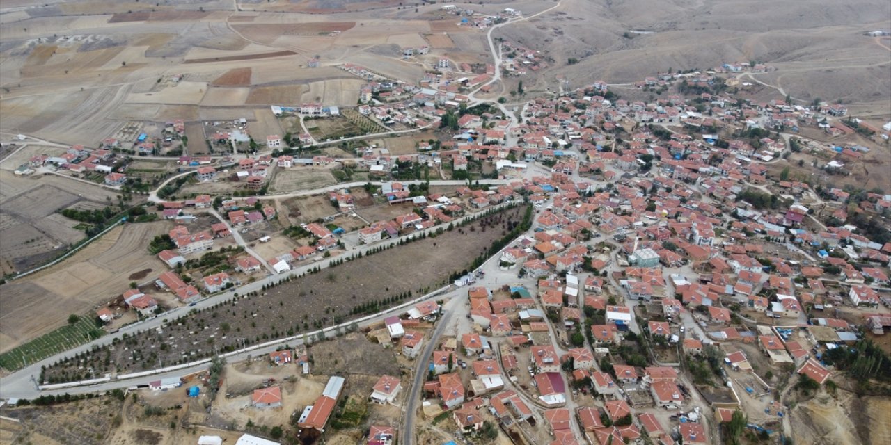 Muhtar kurduğu kooperatifle 6 ayda köyün çehresini değiştirdi