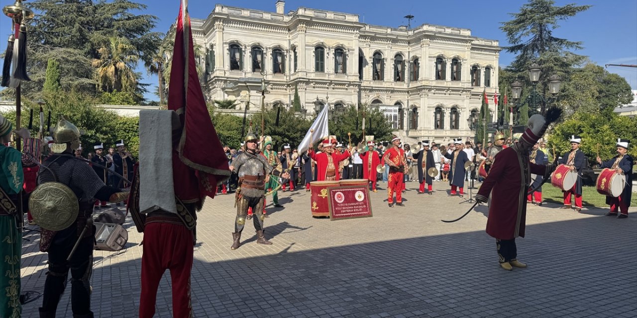 Mehteran Birliğinin Yıldız Sarayı'ndaki gösterisi ilgi gördü