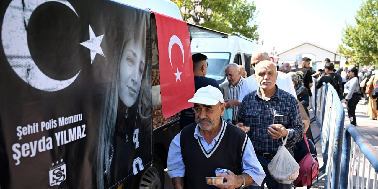 Ankara'da şehit polis Şeyda Yılmaz için lokma dağıtıldı